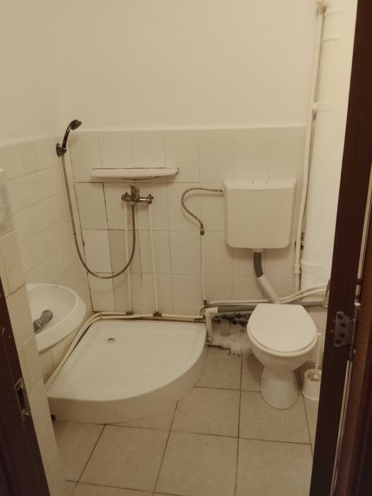 PF vand 2 camere cămin (unite) cu hol,baie și bucatarie32 mp parter