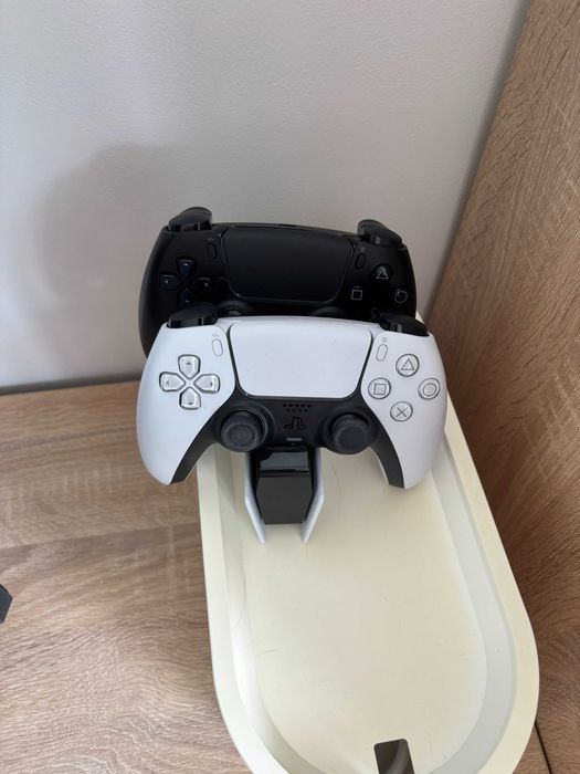 Playstation 5 Disk edition (stare excelenta), 2 controllere cu charging dock + joc sigilat