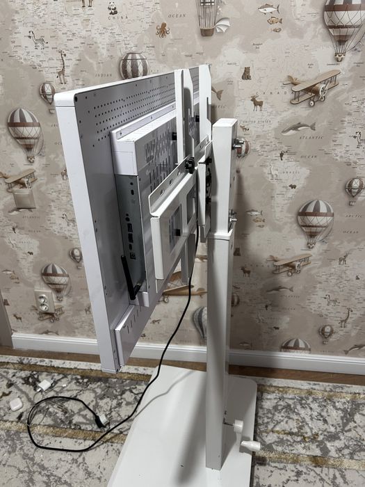 продам планшет на колесиках