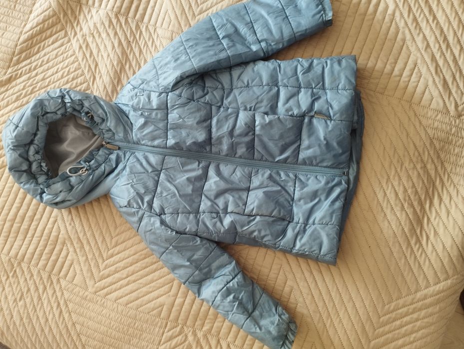 Продам куртку для девочки