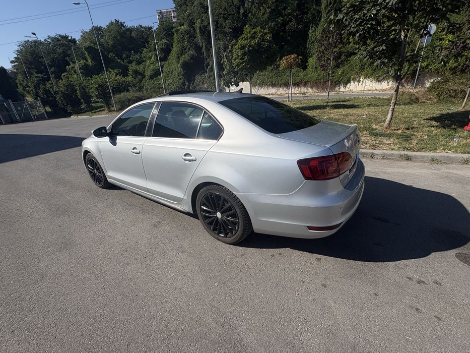 Автомобил VW jetta