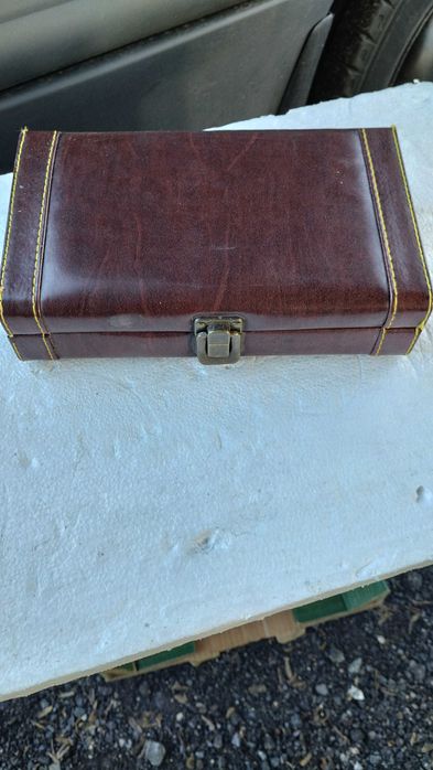 Асексоар за любители на вино и ножове