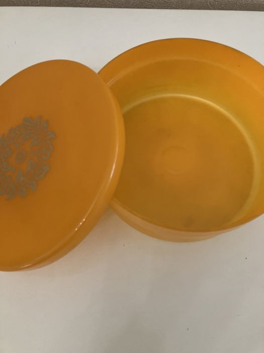 Шкатулки из пластика и хрусталя