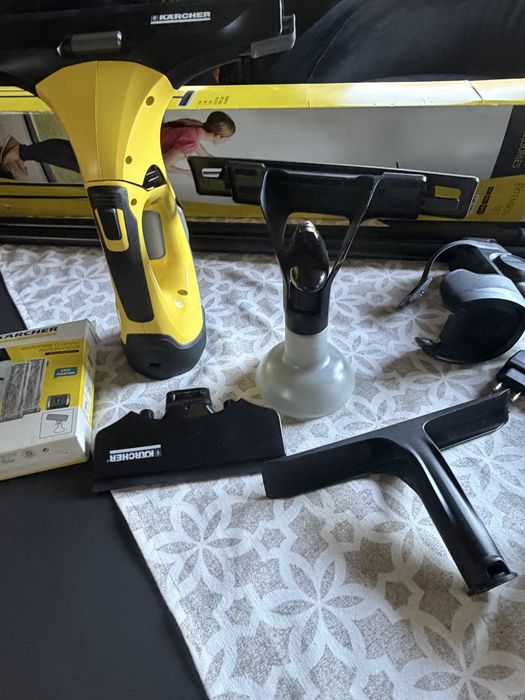Vand aspirator geamuri Karcher