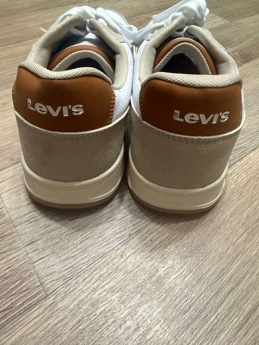 Продам кроссовки