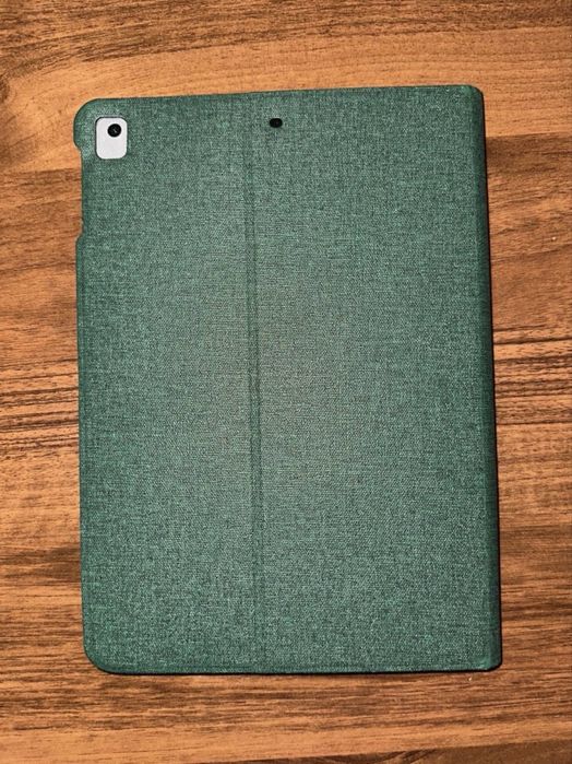 Продается iPad с чехлом