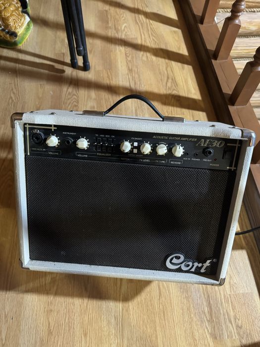 Продам комбоусилитель