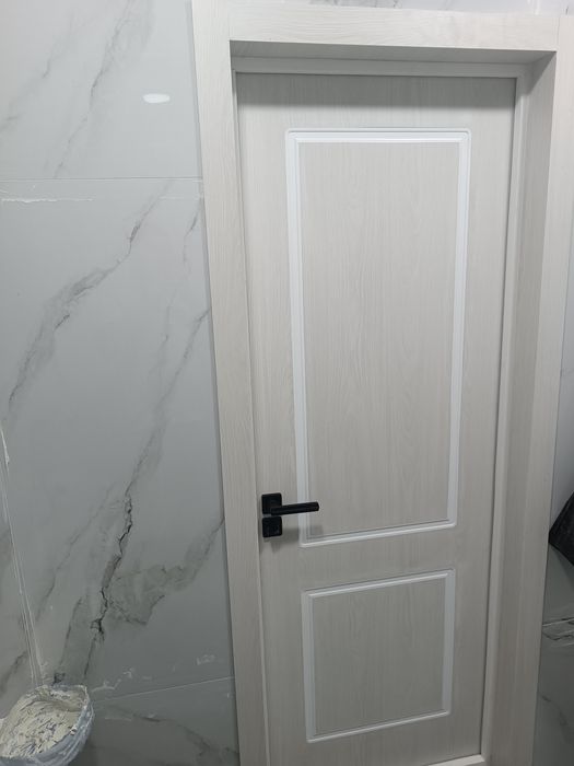 Установка двер и плинтус