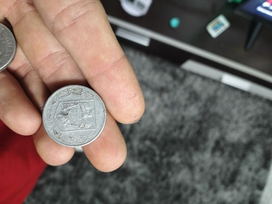 Vand monede 500 lei an 2000    Stare buna