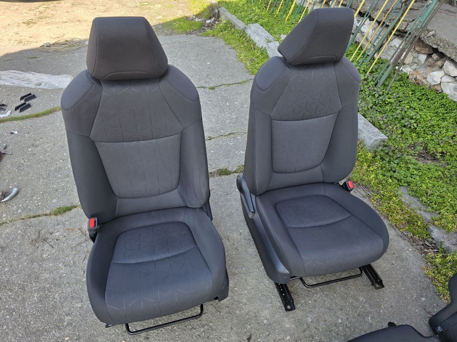 Салон Toyota Rav 4 2019-2026