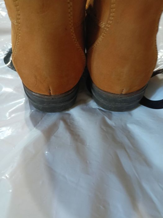 Продаются ботинки , тёплые , кожа 36