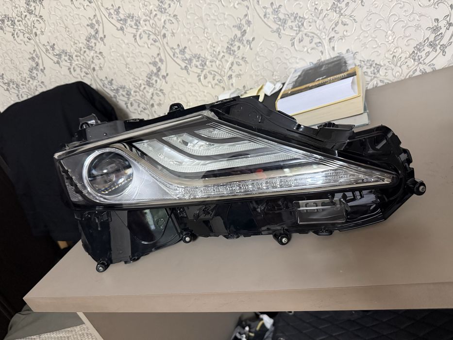 продам фары Camry 70