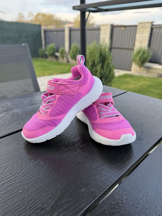 Skechers pentru fetite