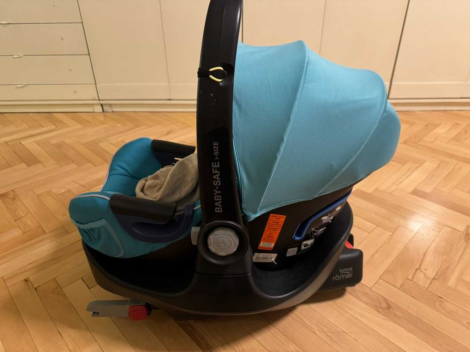 Бебешко столче Britax Römer Baby-Safe 2 i-Size+ISOFIX база и аксесоари