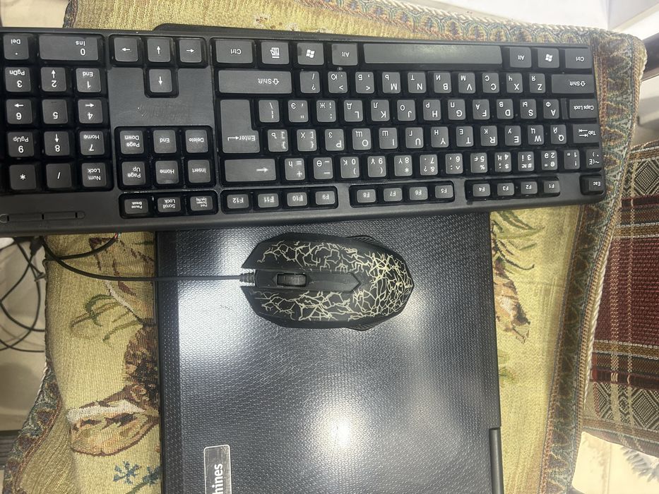 Продам ноутбук eMachines E527