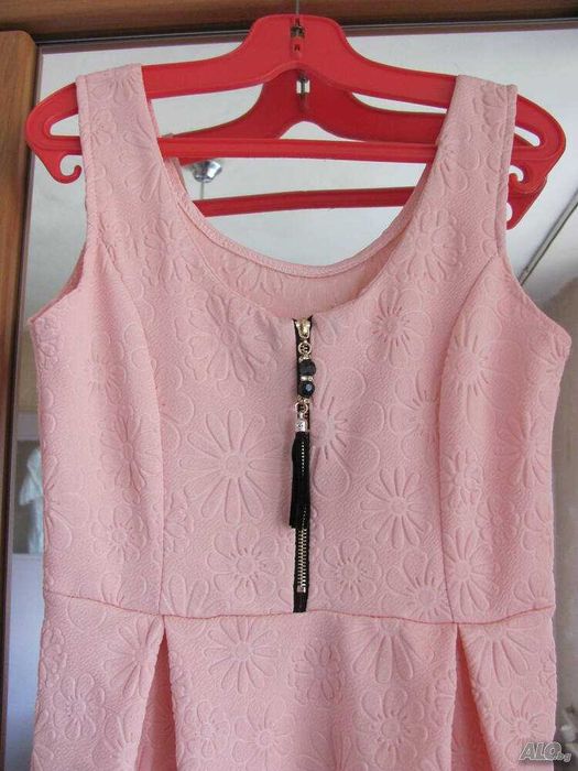 Розова рокля нова