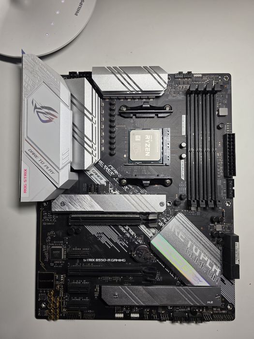 Ryzen 7 5800X. Asus Rog Strix B550