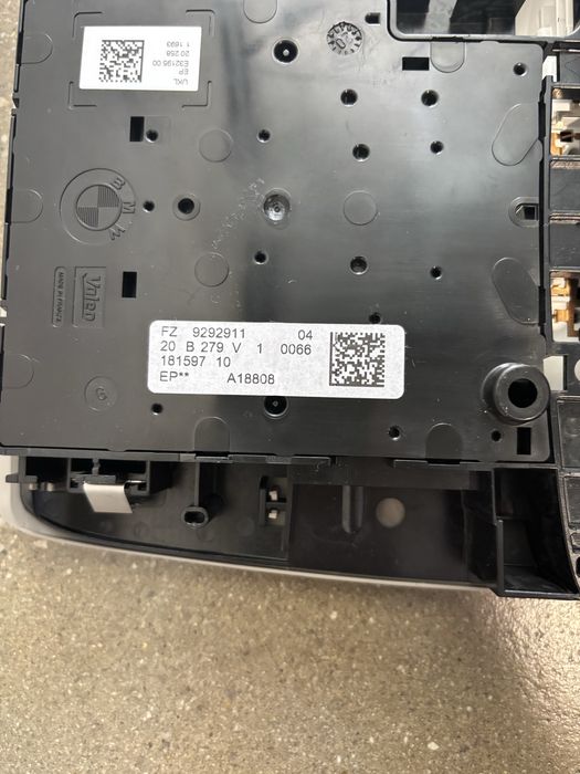 Конзола и огледало за обратно виждане BMW i3