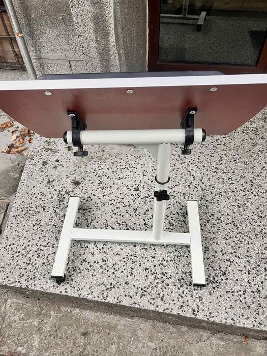 Маса регулируема за лаптоп ученик