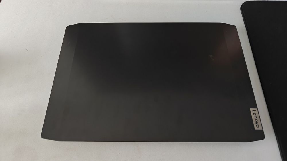 Laptopul Lenovo IdeaPad Gaming 3 15ARH05