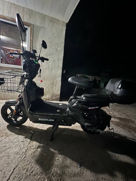 Skutr Bushijea sotiladi
