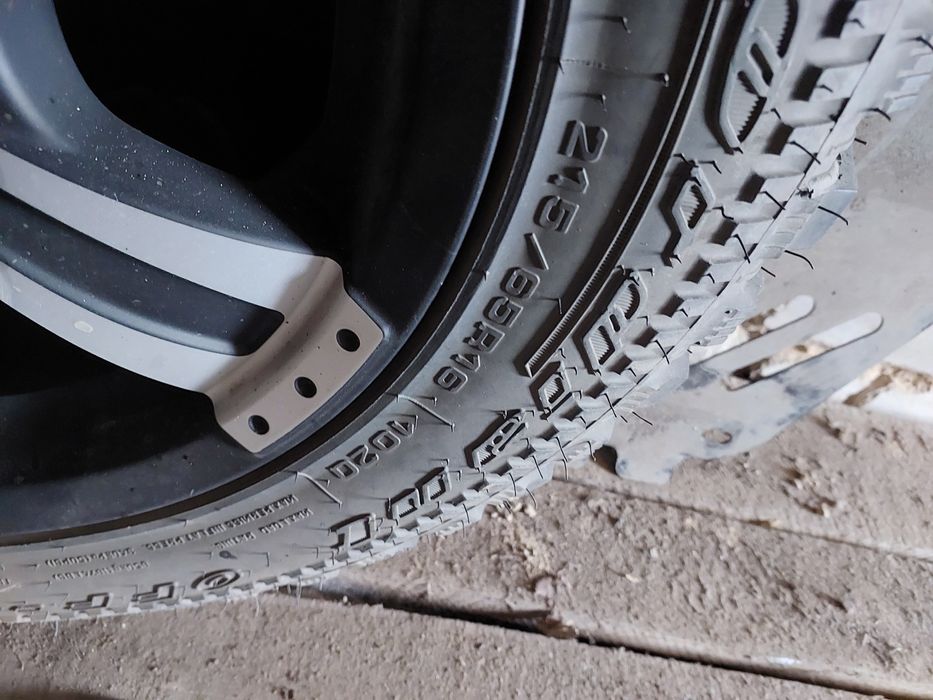 Продам резину с дисками на ниву