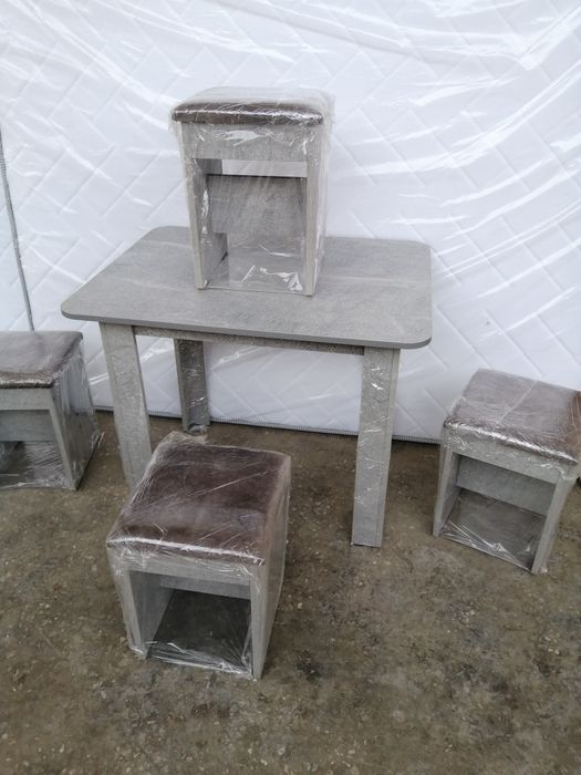 Продаются новые кухонные столы, табуретки. От 600 000 тыс сум.