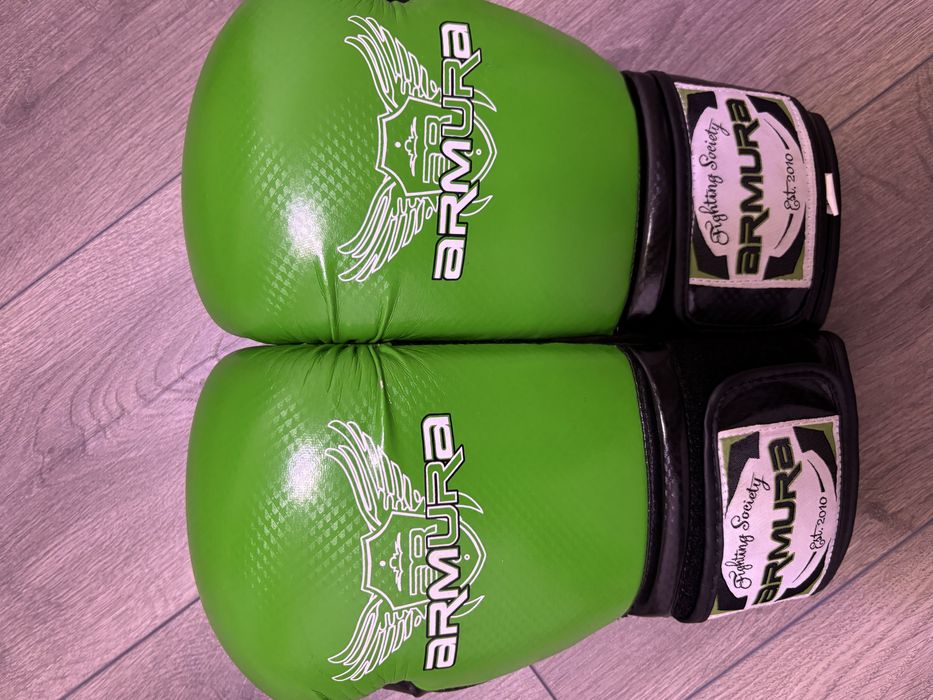 Manusi si tibiere kick box