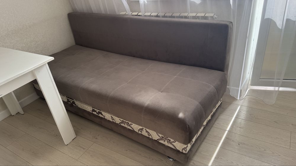 Продаю Диван 184х80