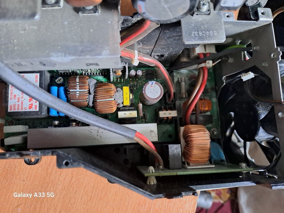 Блок питания переделанный на аккумуляторы зарядку