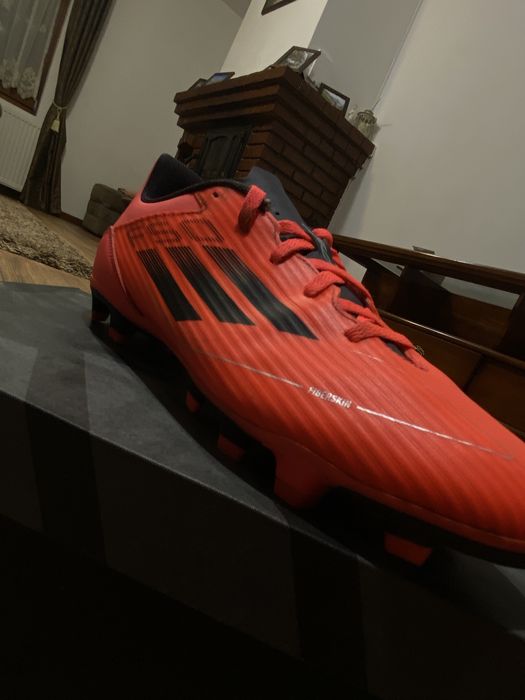 Crampoane noi Adidas