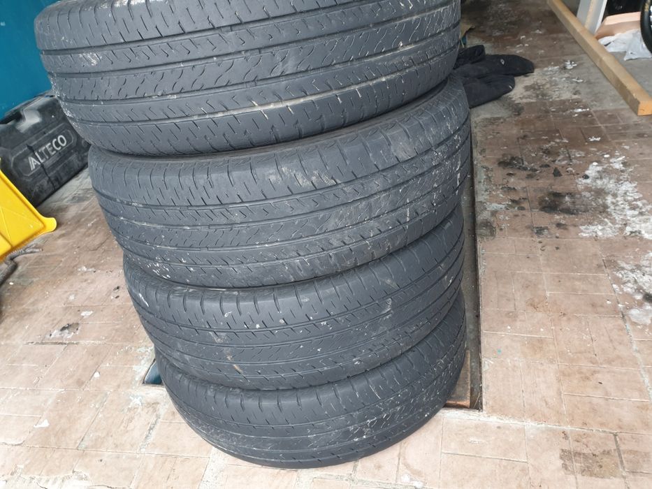 Продам шины MAXXIS