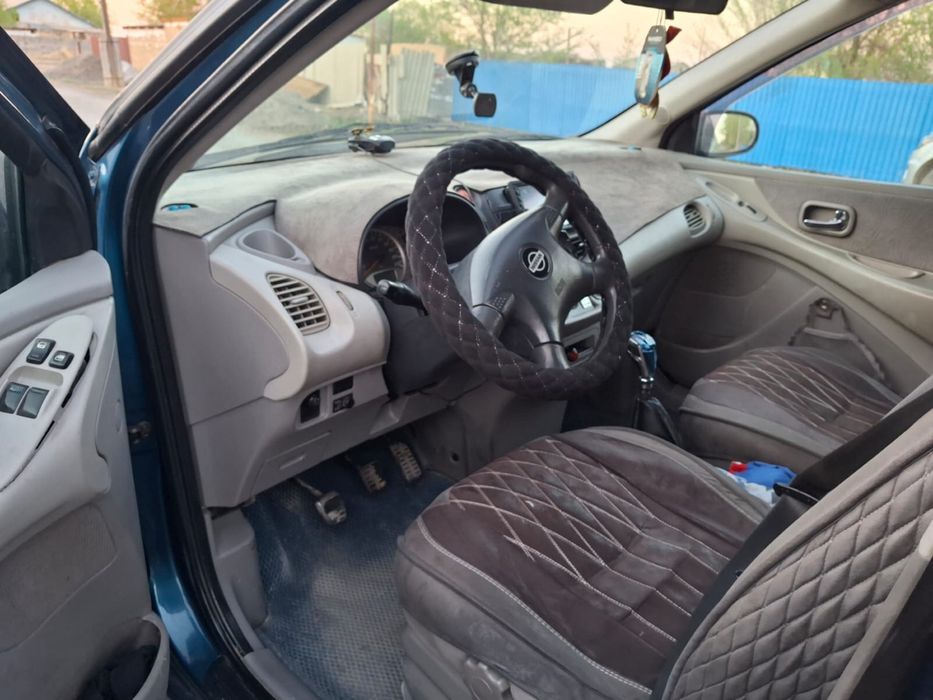 Nissan almera tino