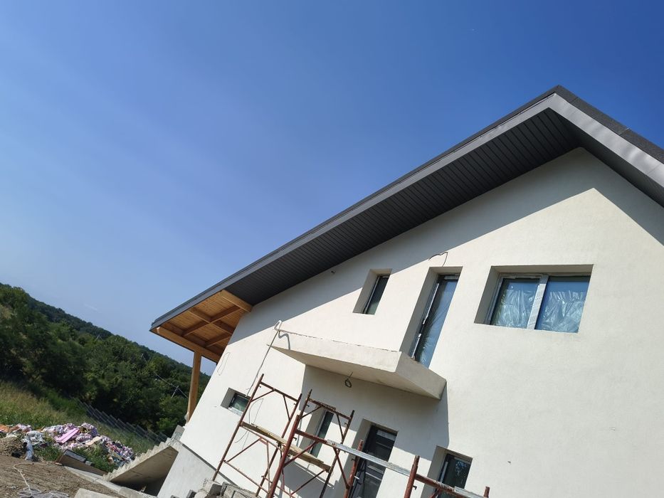 Acoperișuri Premium – Reparații, Velux, Opritori Zăpadă, Deszăpezir