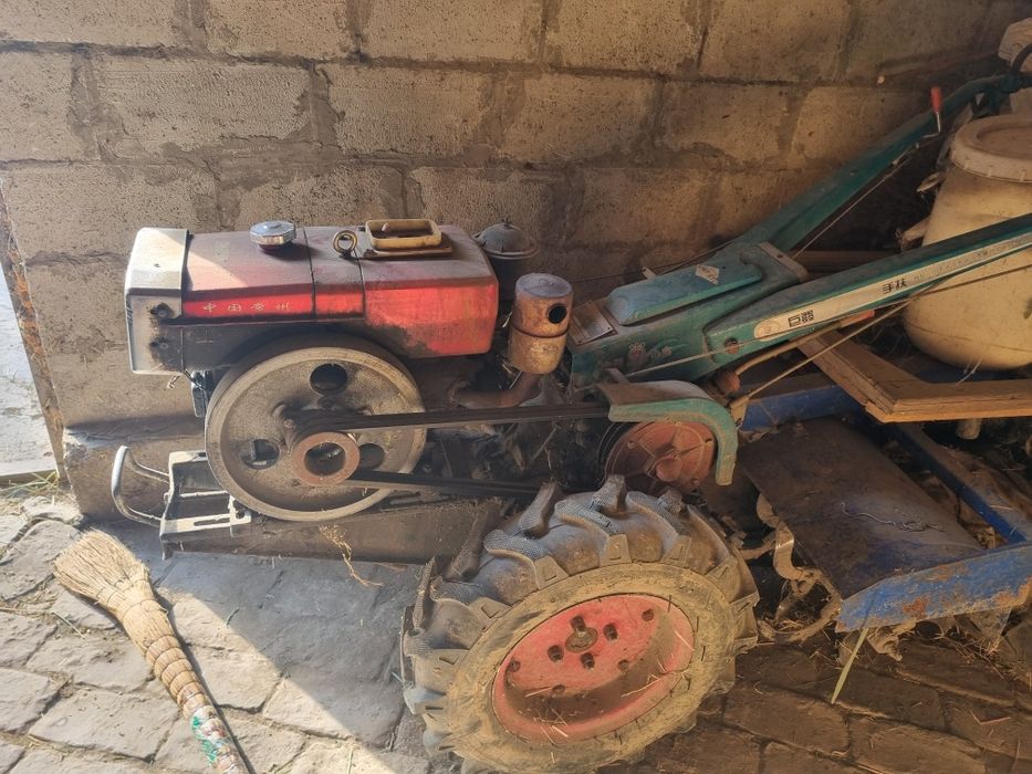 Мотоблок сотилади