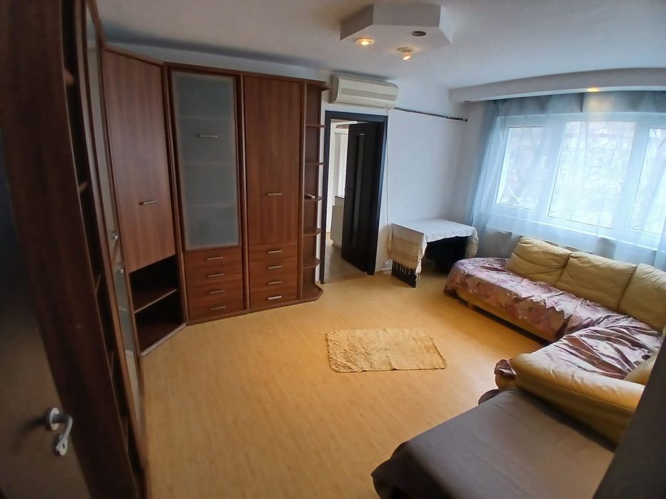 Inchiriez apartament 3 camere zona Milcov.