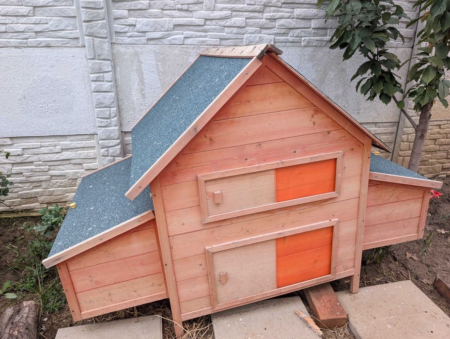 Vând căsuța păsări / găini  - cuibar