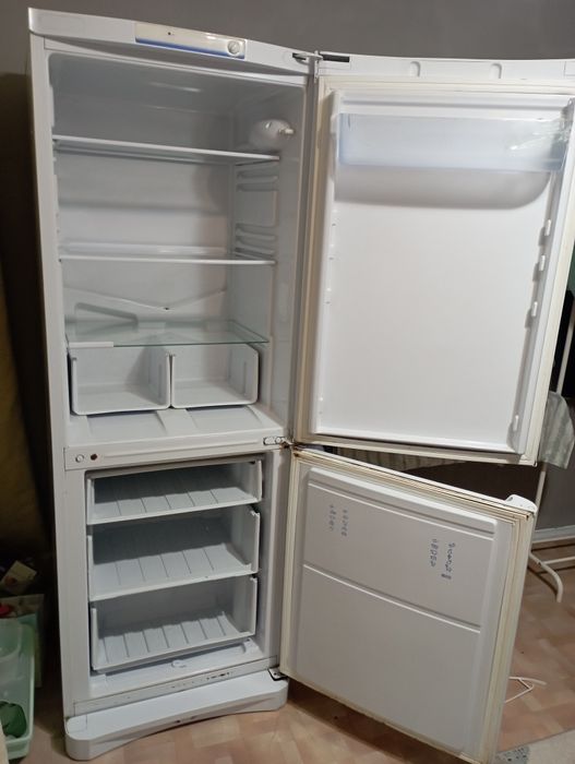 Холодильник ,INDEZIT