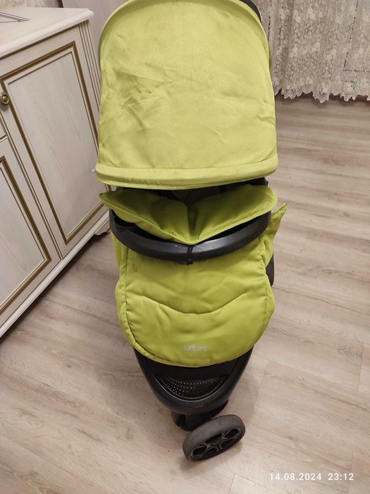 Коляска детская, очень широкая