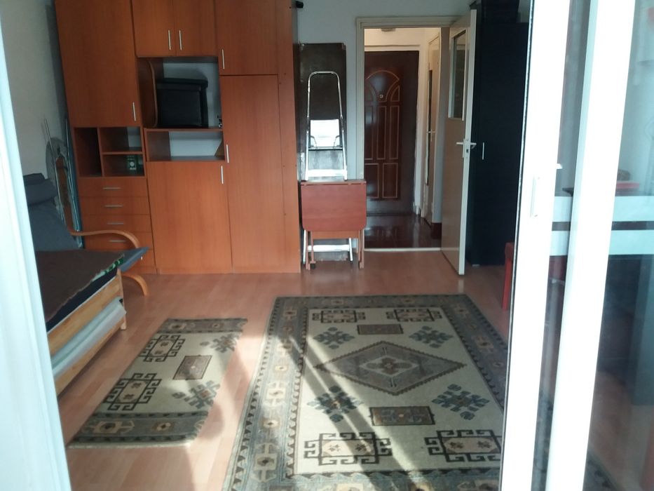 Închiriez garsonieră zona Paring