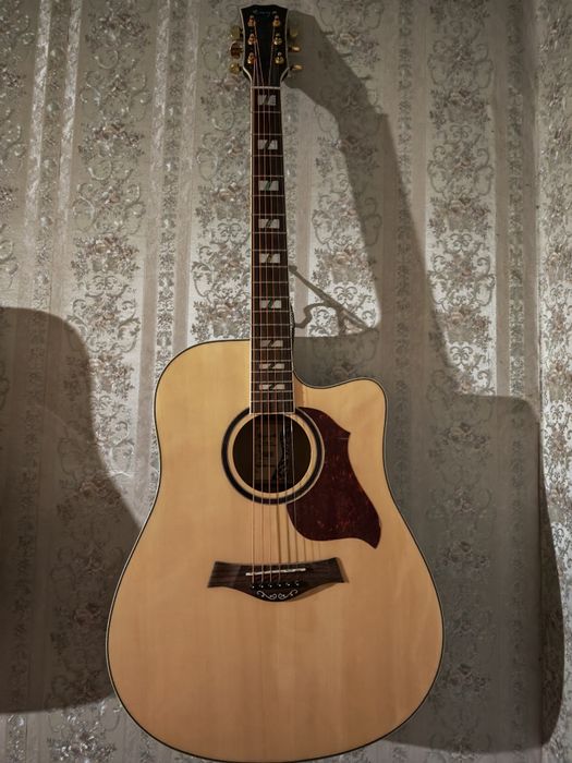 Акустическая гитара.