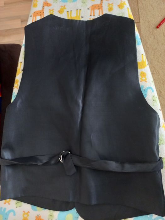 Продам жилетки на мальчика