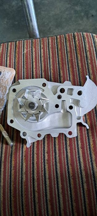 Вадна помпа HEPU за Дачия Логан 1.6