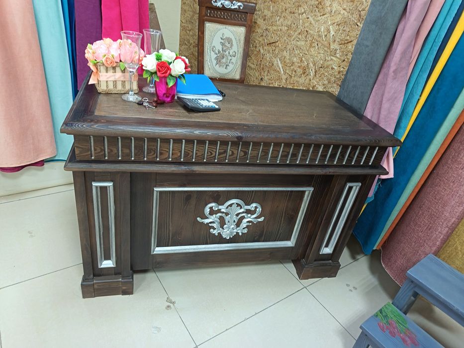 Стол. Деревянный. Для дома. Офиса . На ресепшен