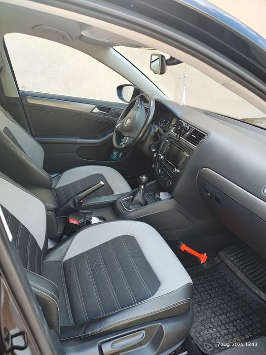 VOLKSWAGEN Jetta 2012 — imagine 4