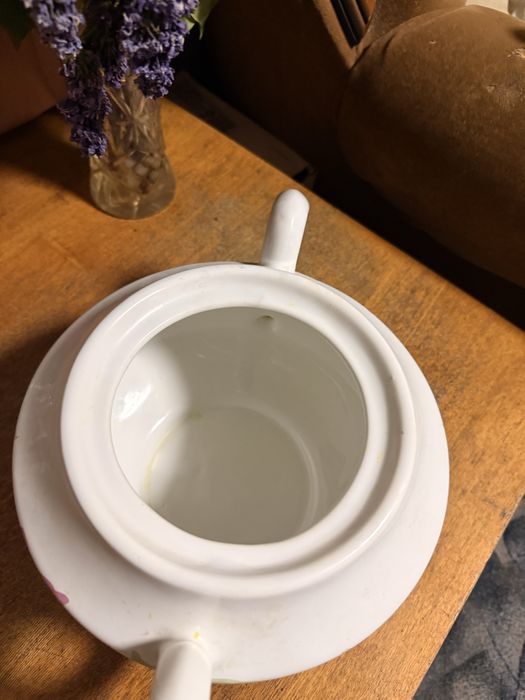 Продам супницу 2 литра