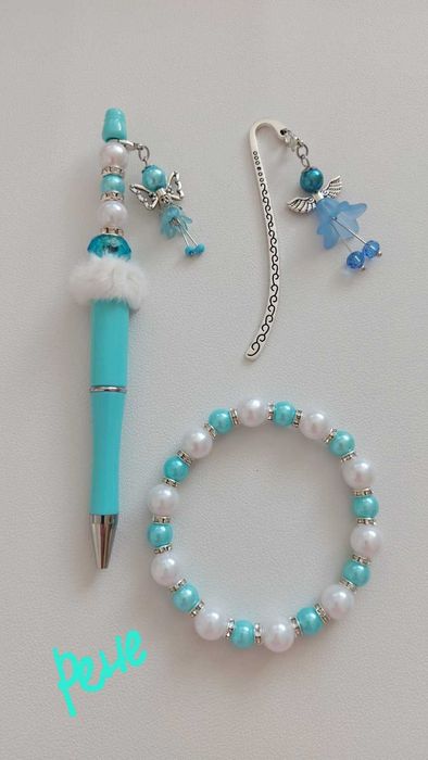 Комплекти бижута от гривна, химикалка и книгоразделител с феи и цветя