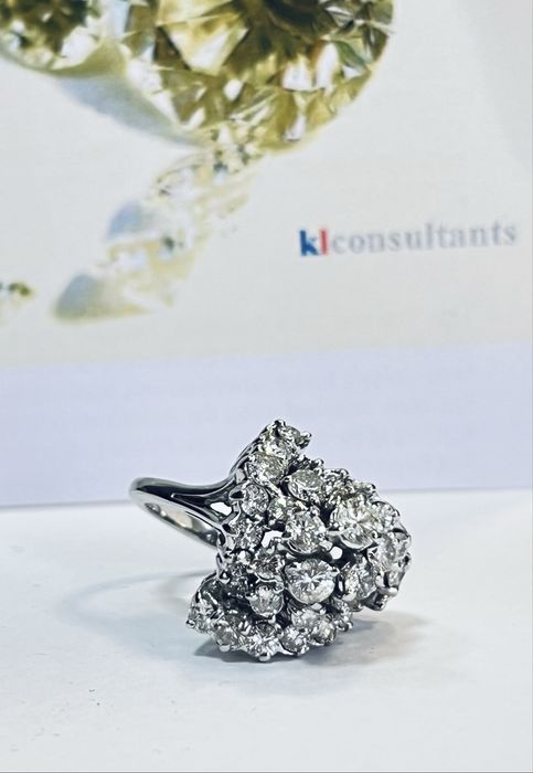 Дамски пръстен бяло злато и диаманти