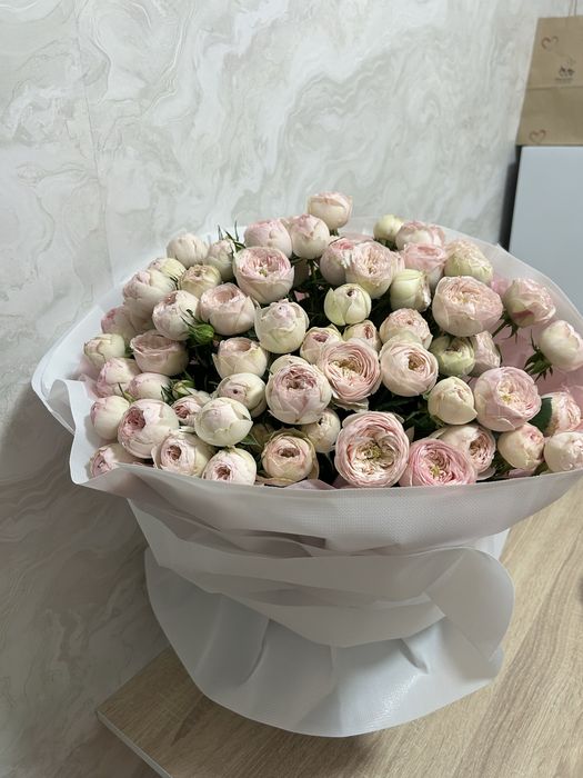 Букет пионовидные розы