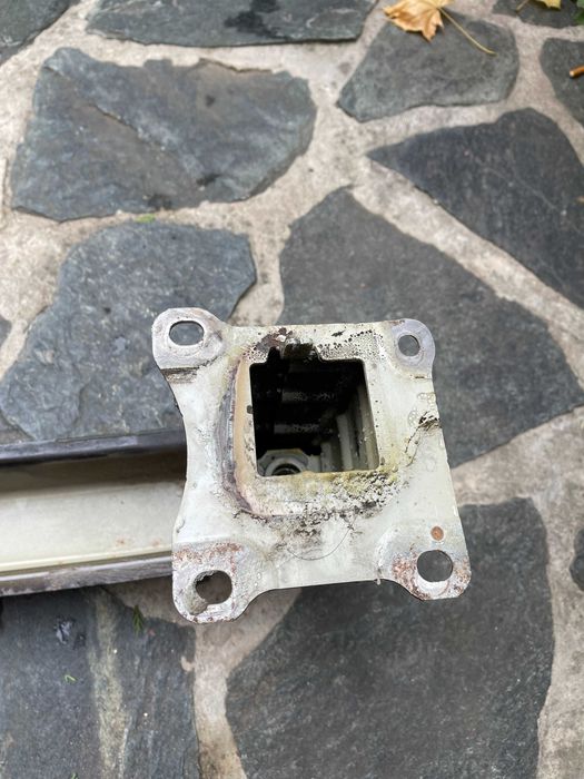 Задна греда оригинална от Шкода Суперб  Skoda Superb  -2014г